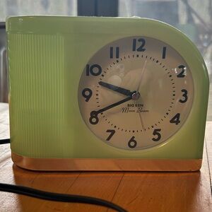 Big Ben RARE Lime Green Moon Beam Light Up Clock Flashing Light Alarm